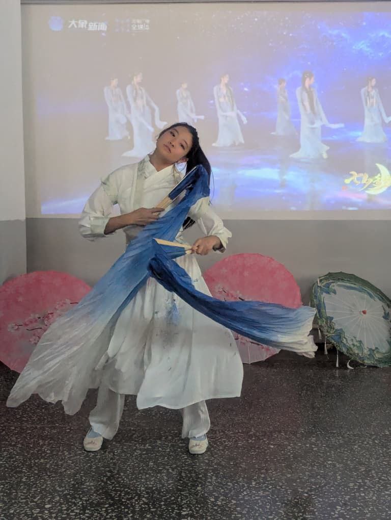 photo_5454066583237427075_y