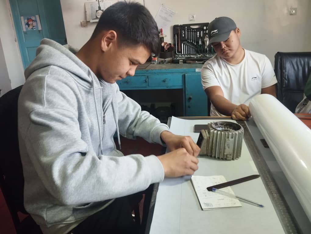 photo_5472142258045319868_y