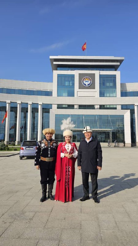 photo_5190442285177895508_x