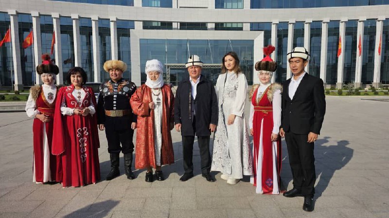 photo_5190442285177895507_x