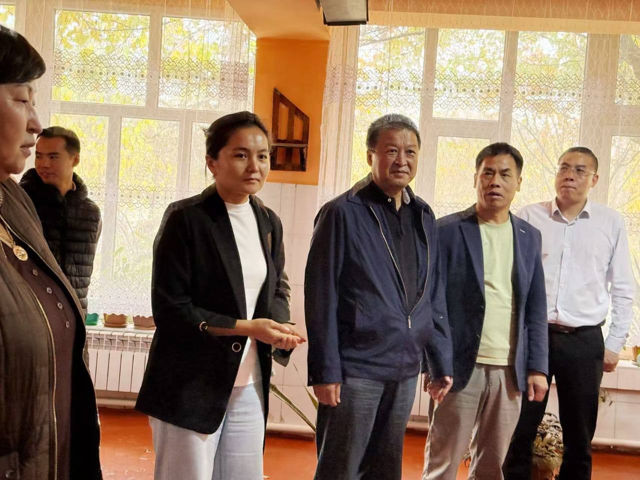 photo_5219891024799403051_y