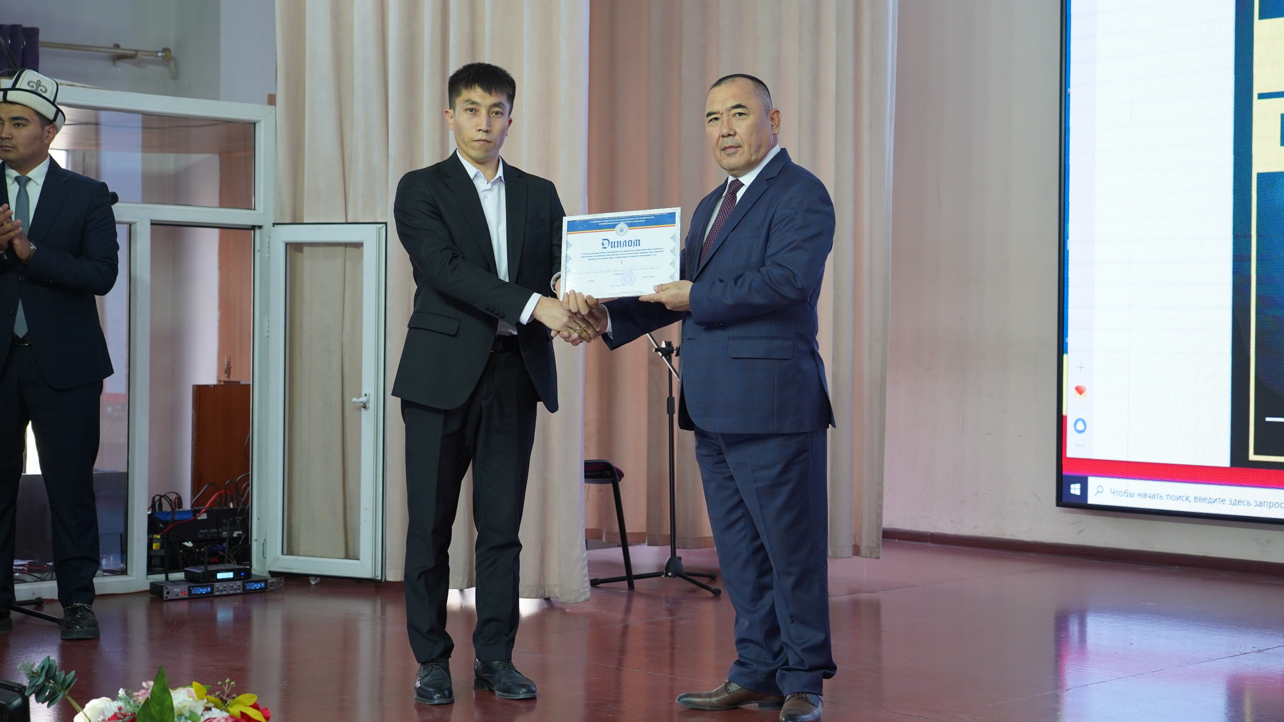 photo_5231050694159175596_w