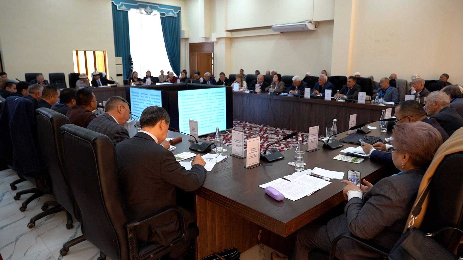 photo_5260324843356360744_w