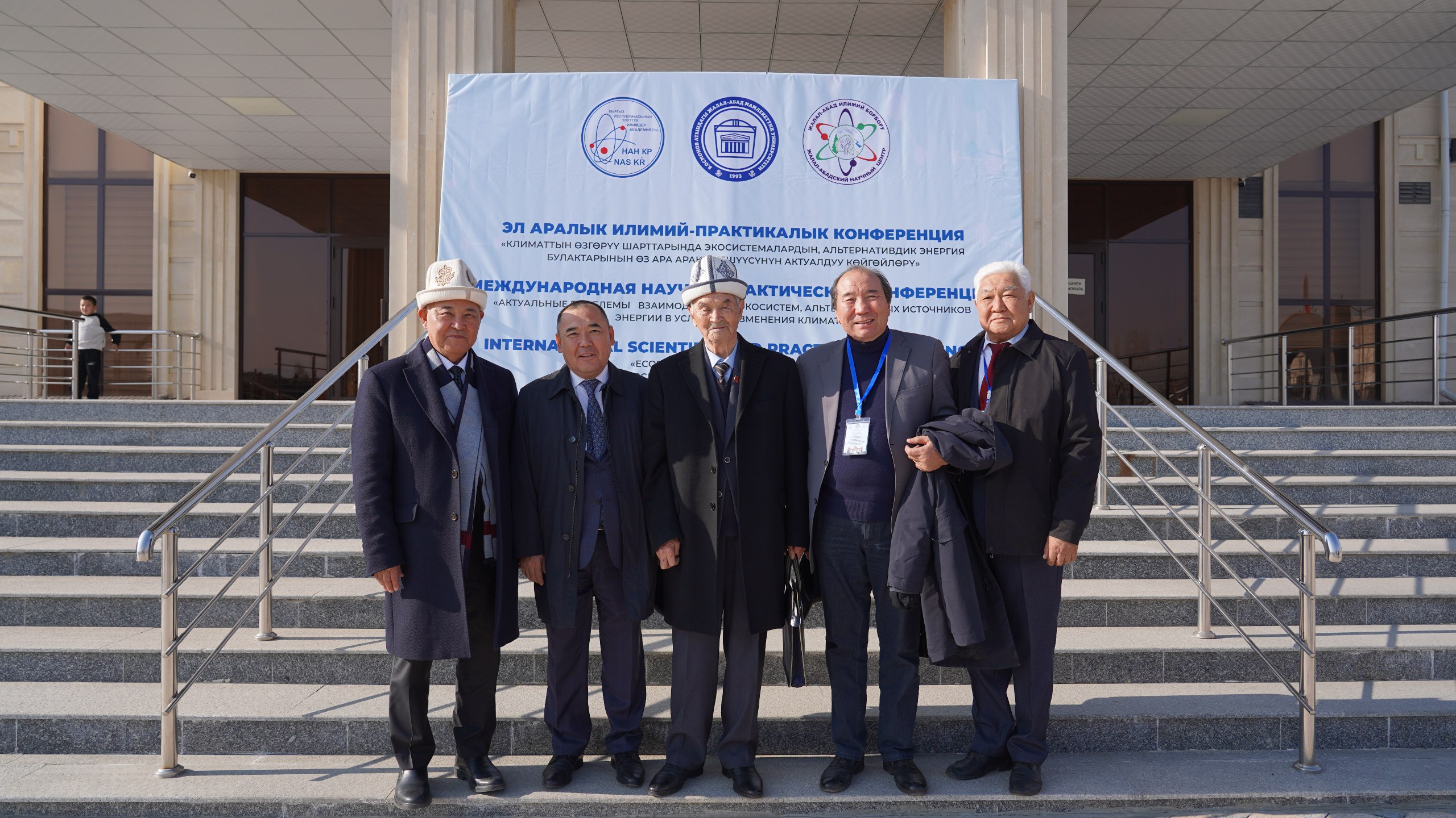 photo_5260324843356360724_w (1)