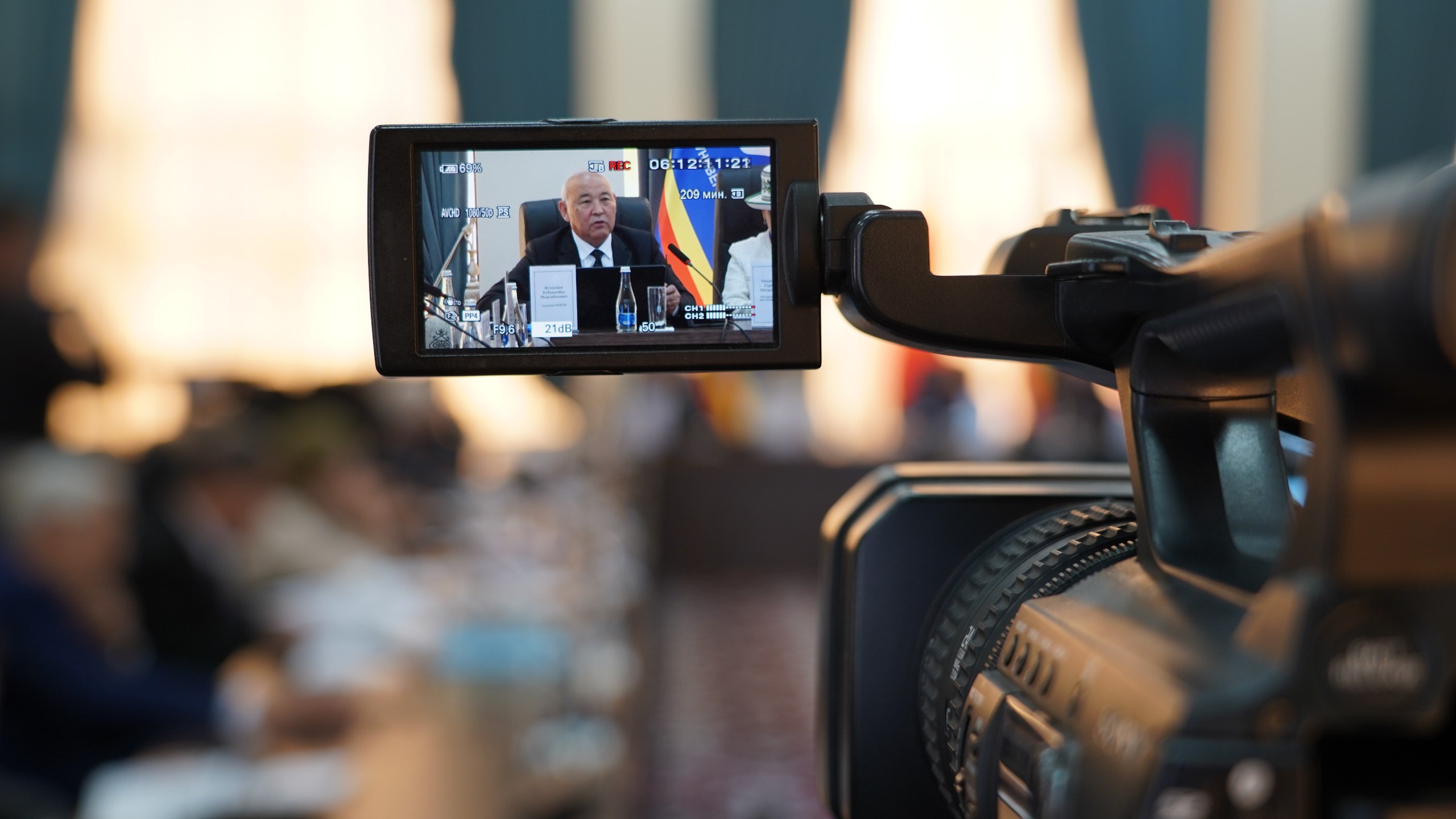 photo_5260324843356360722_w