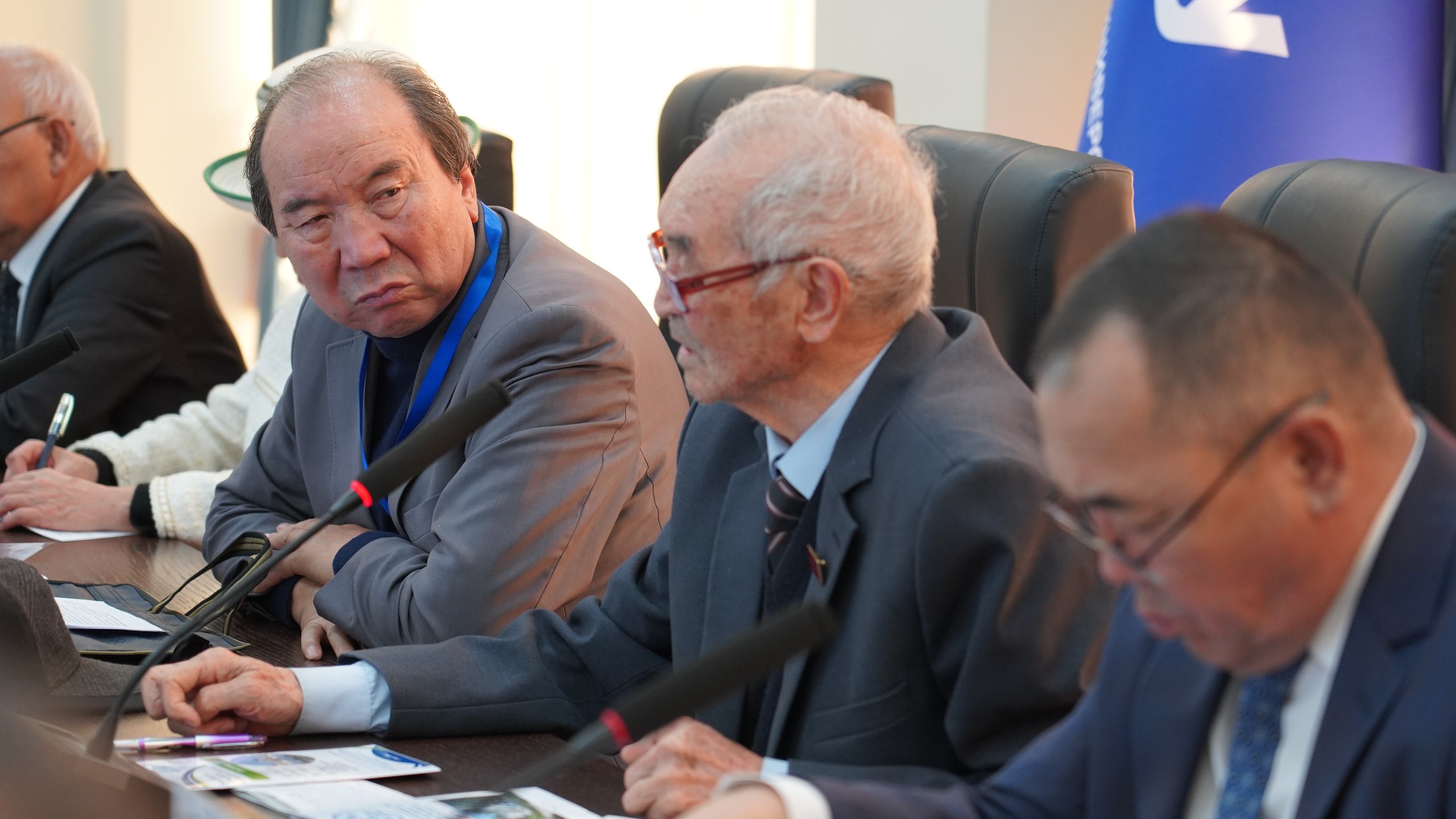 photo_5260324843356360719_w