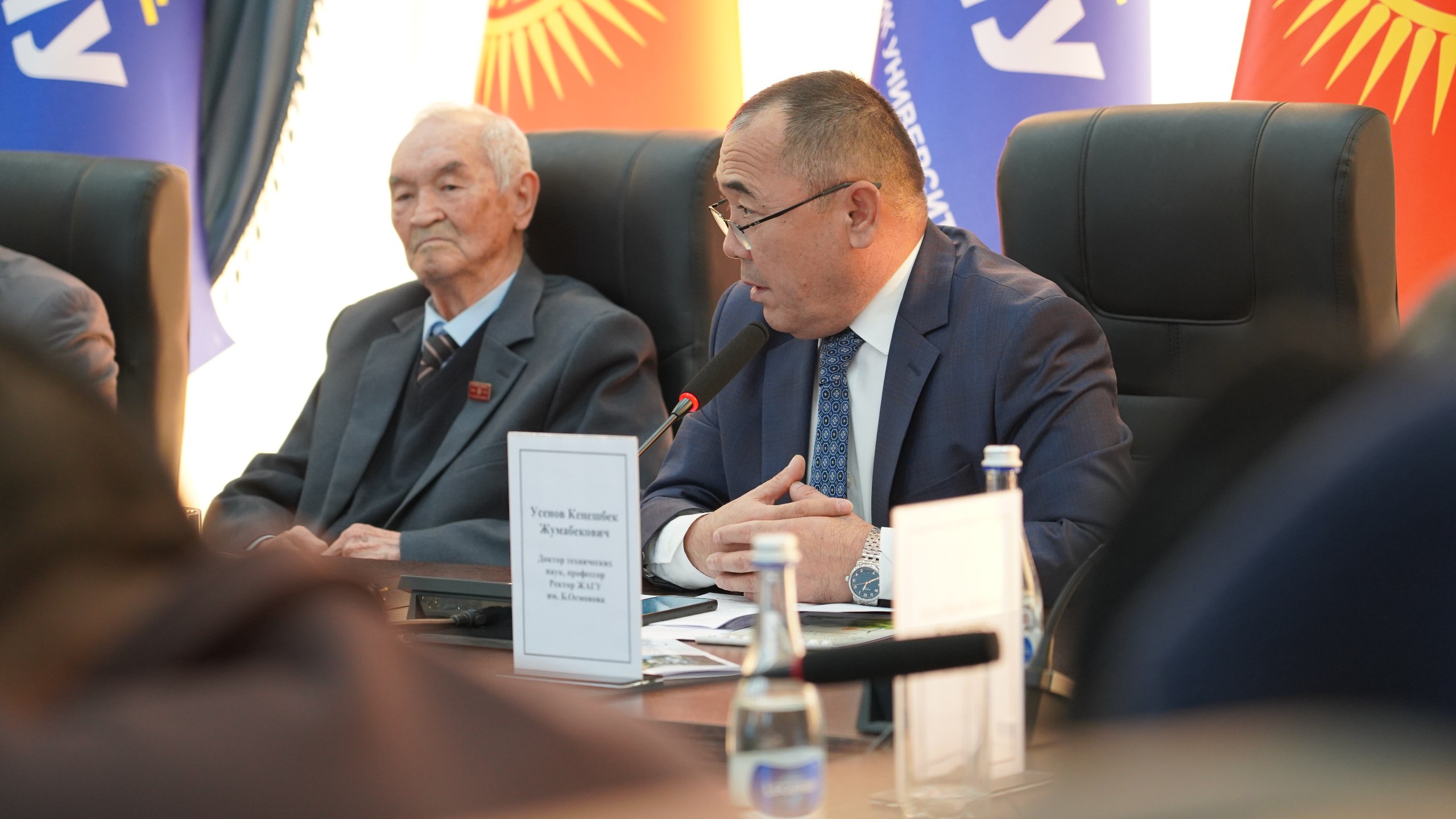 photo_5260324843356360718_w