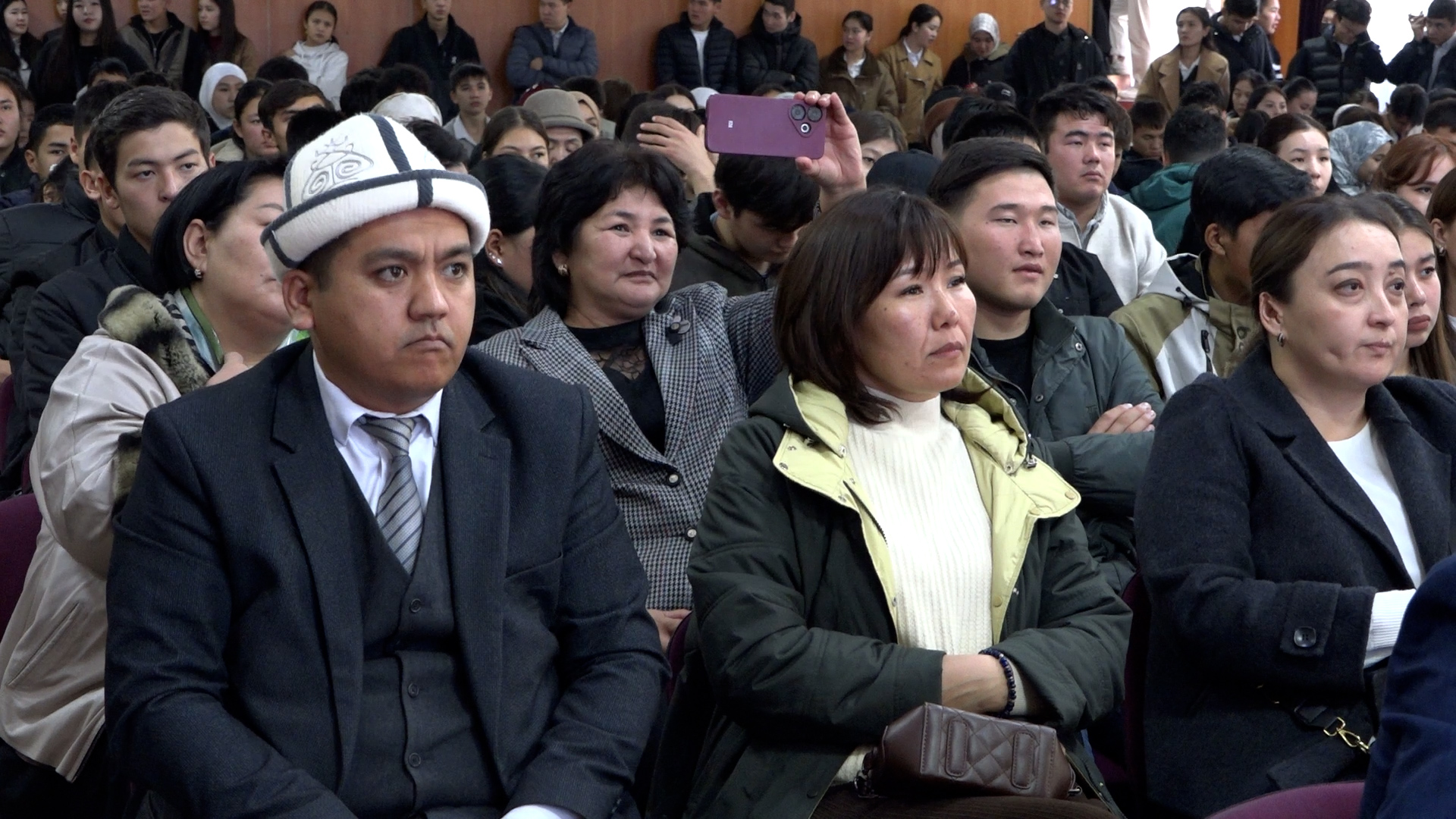 Эл аралык конференция 21-11-25.00_07_26_29.Still010