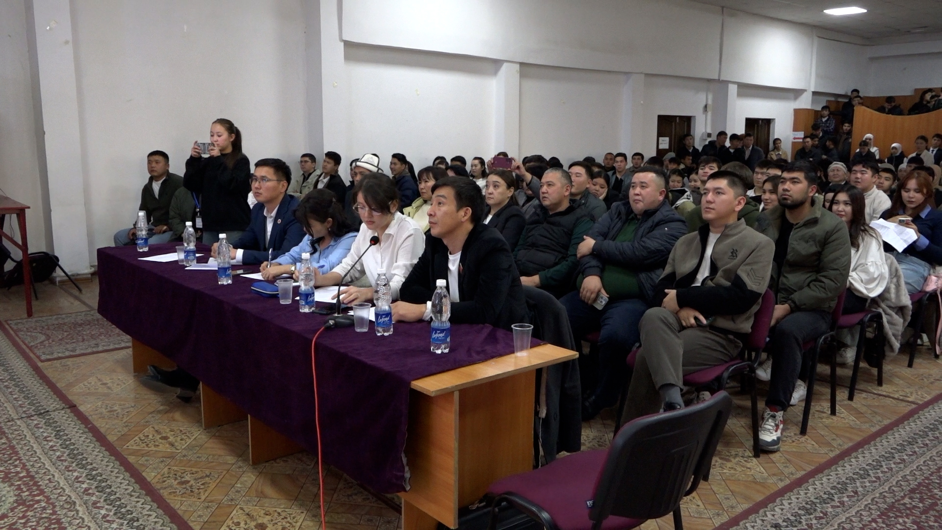 Эл аралык конференция 21-11-25.00_07_26_29.Still011