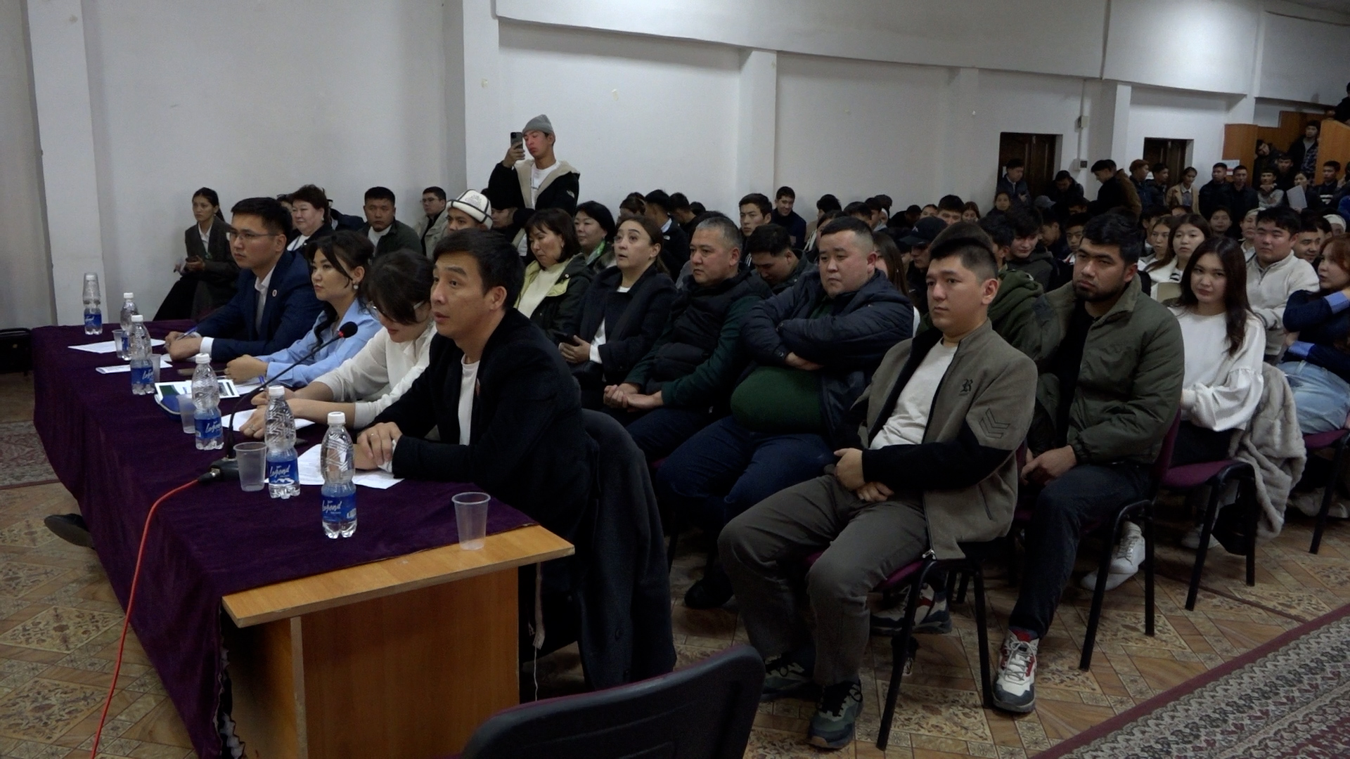 Эл аралык конференция 21-11-25.00_07_27_02.Still009