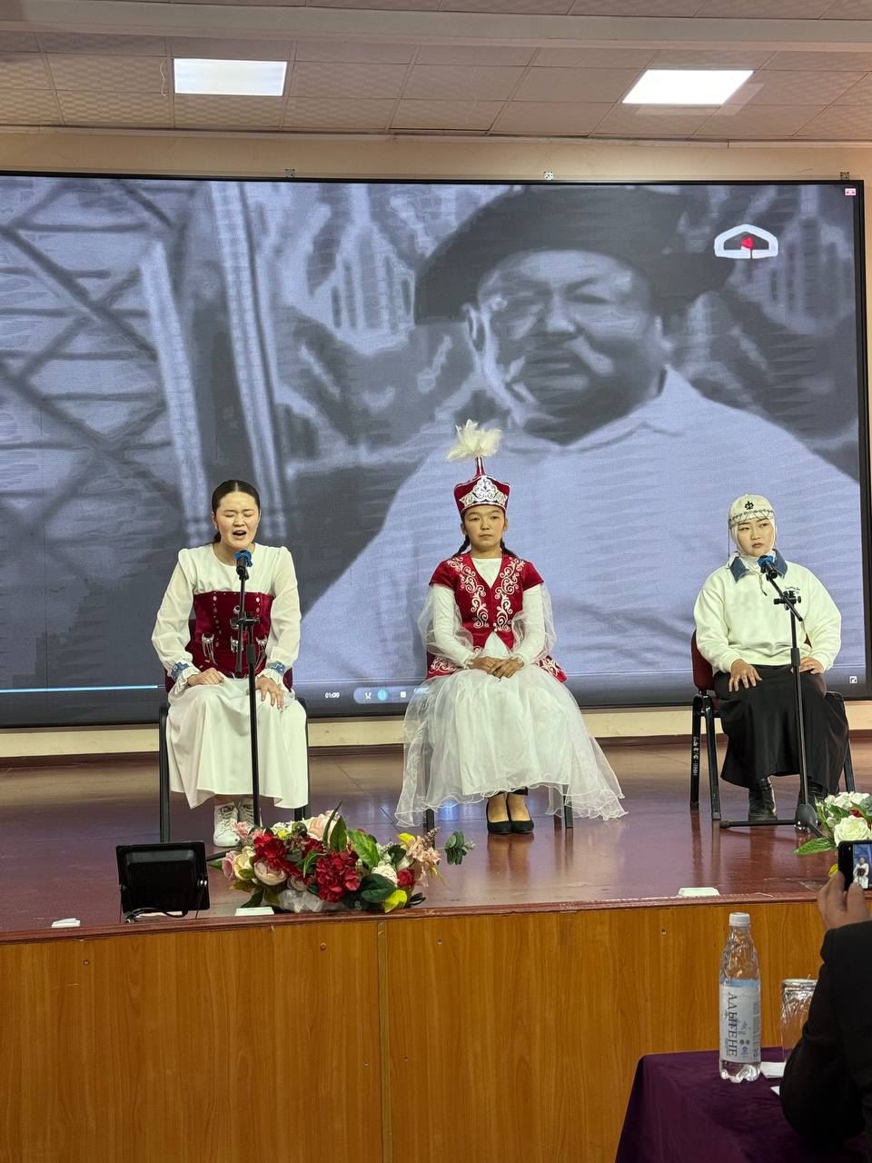 photo_5278231708769652389_y