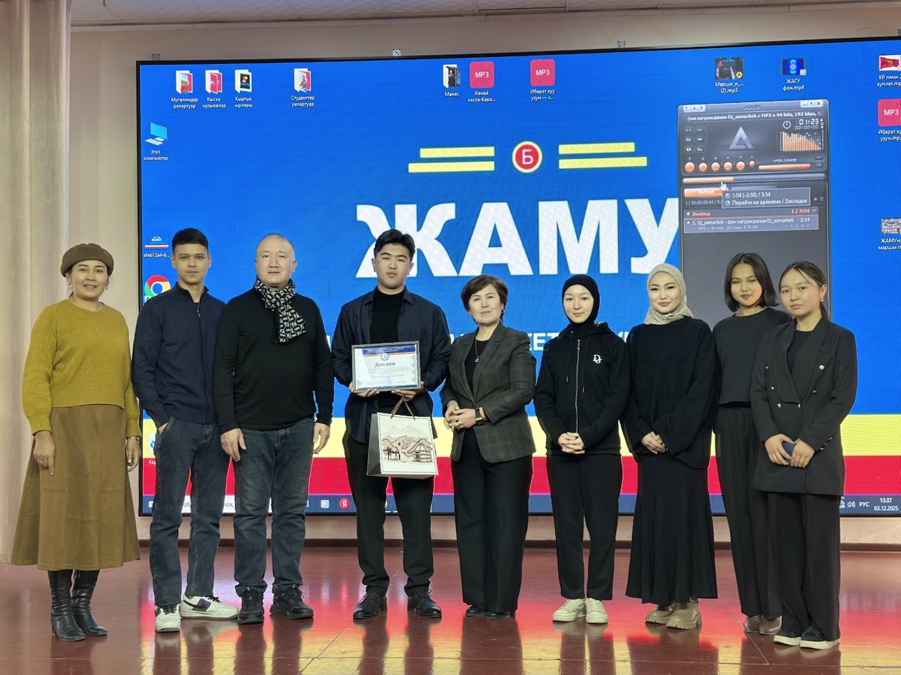 photo_5298749471917281072_y