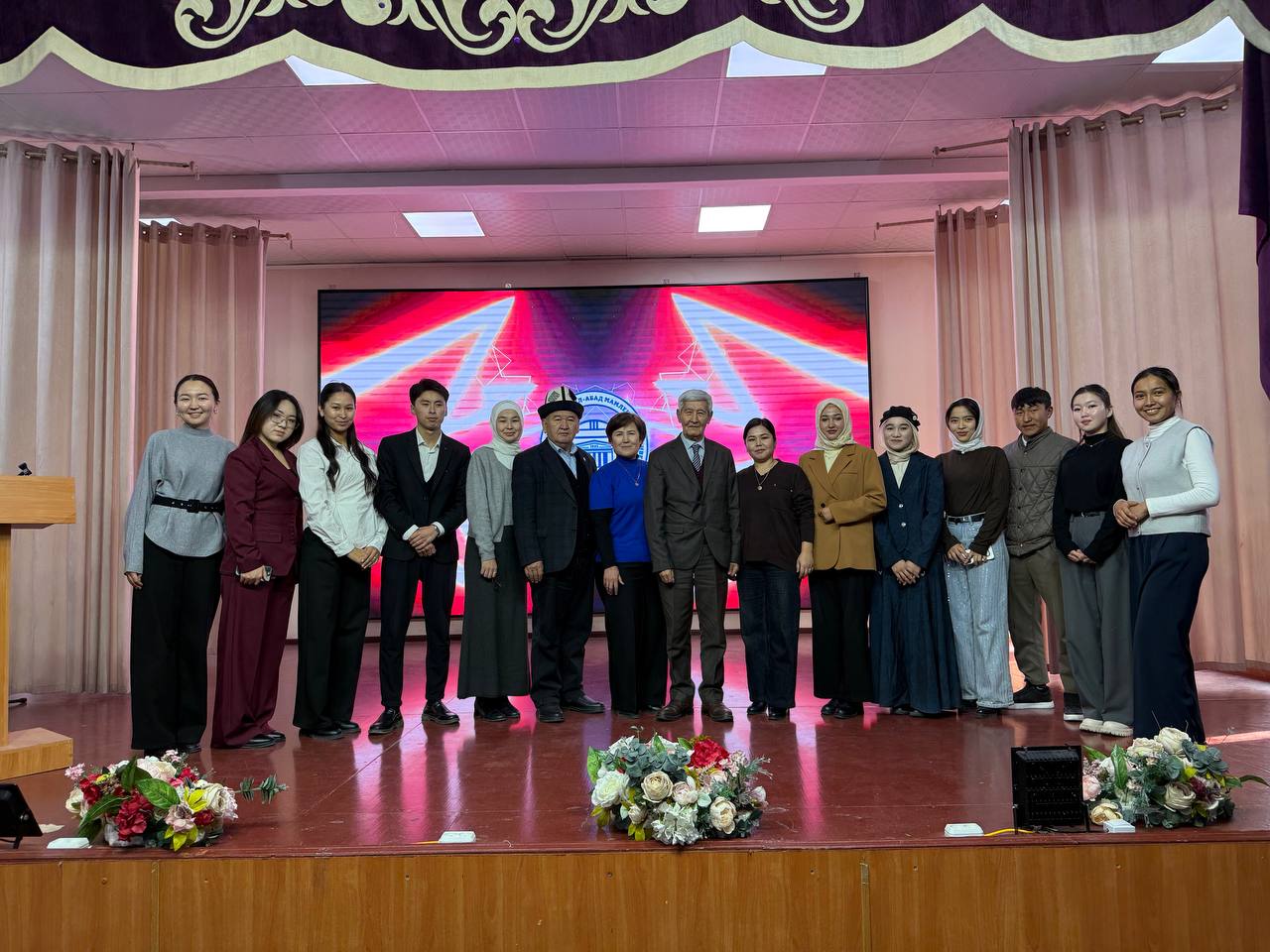 photo_5323401789627370596_y