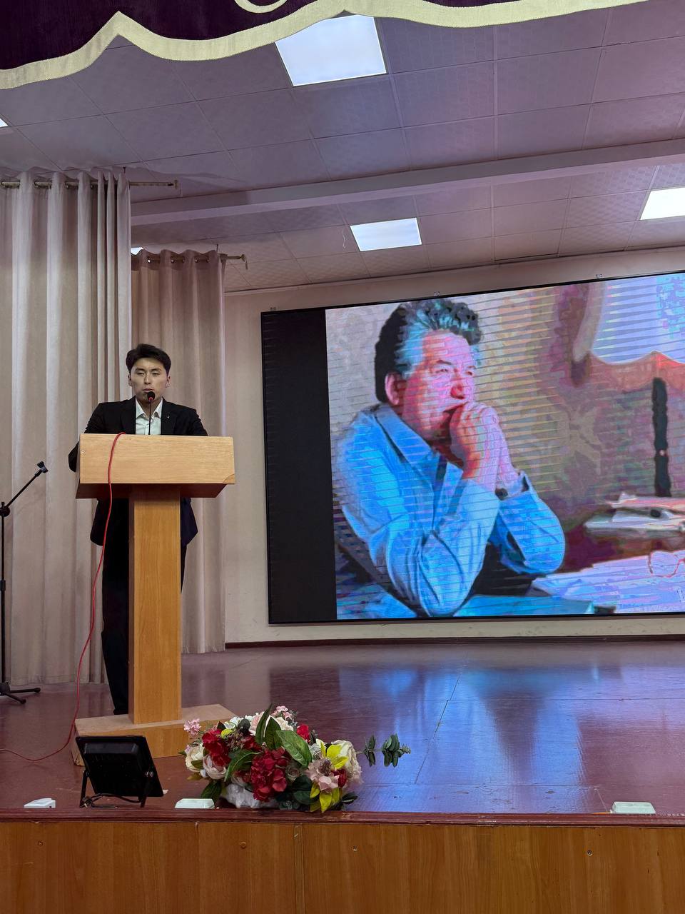 photo_5323401789627370585_y