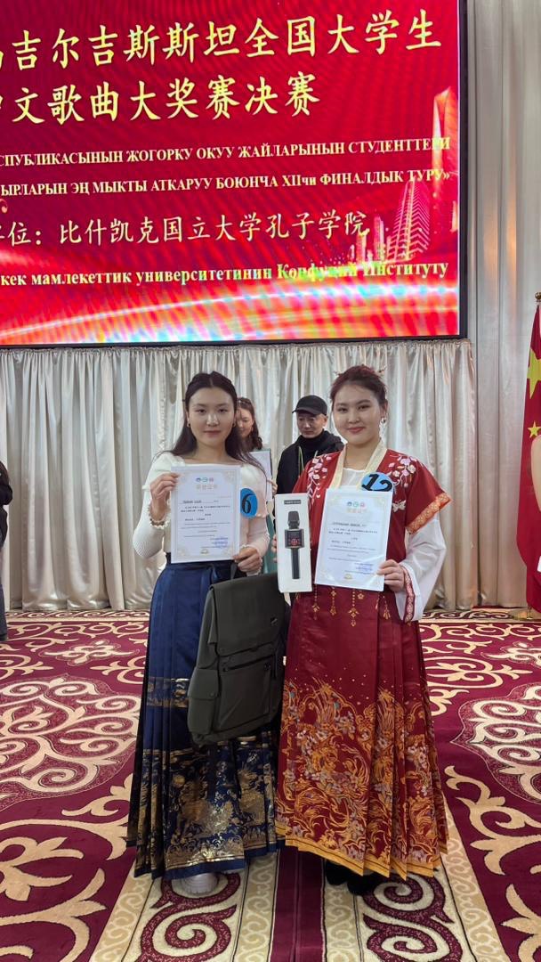 photo_5332729625370627189_y