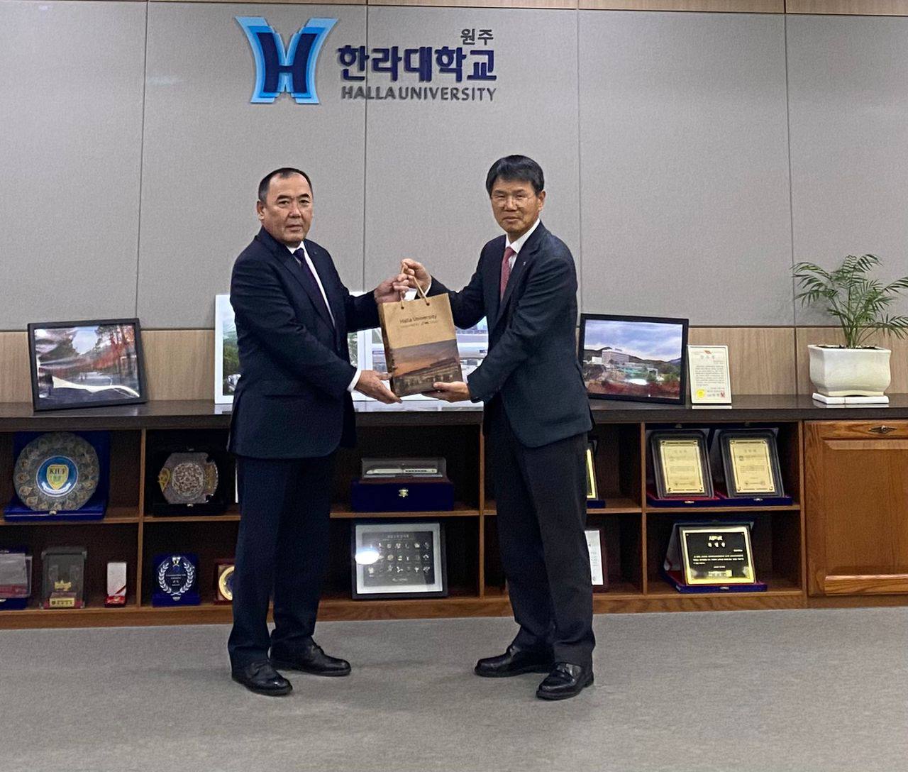 photo_5334761441254378727_y