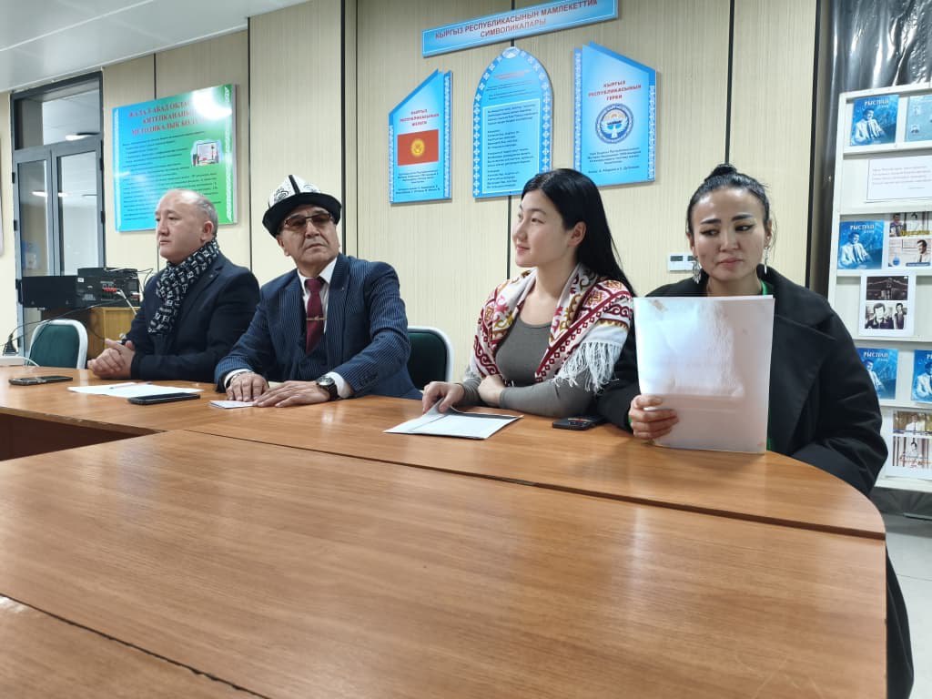 photo_5424703261932983056_y