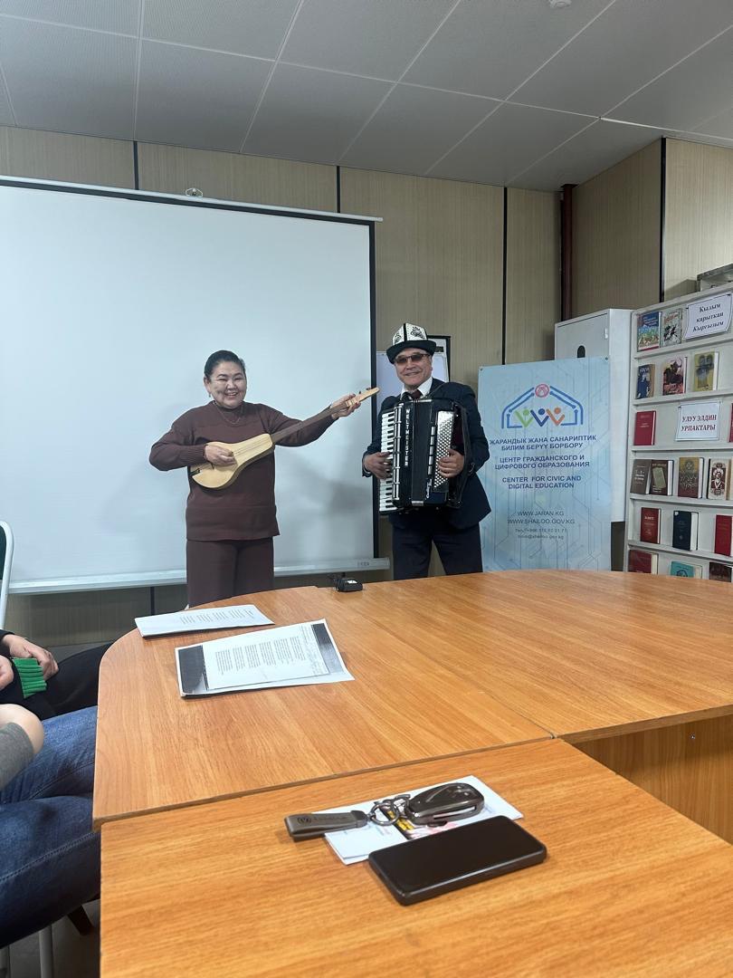 photo_5424703261932983057_y