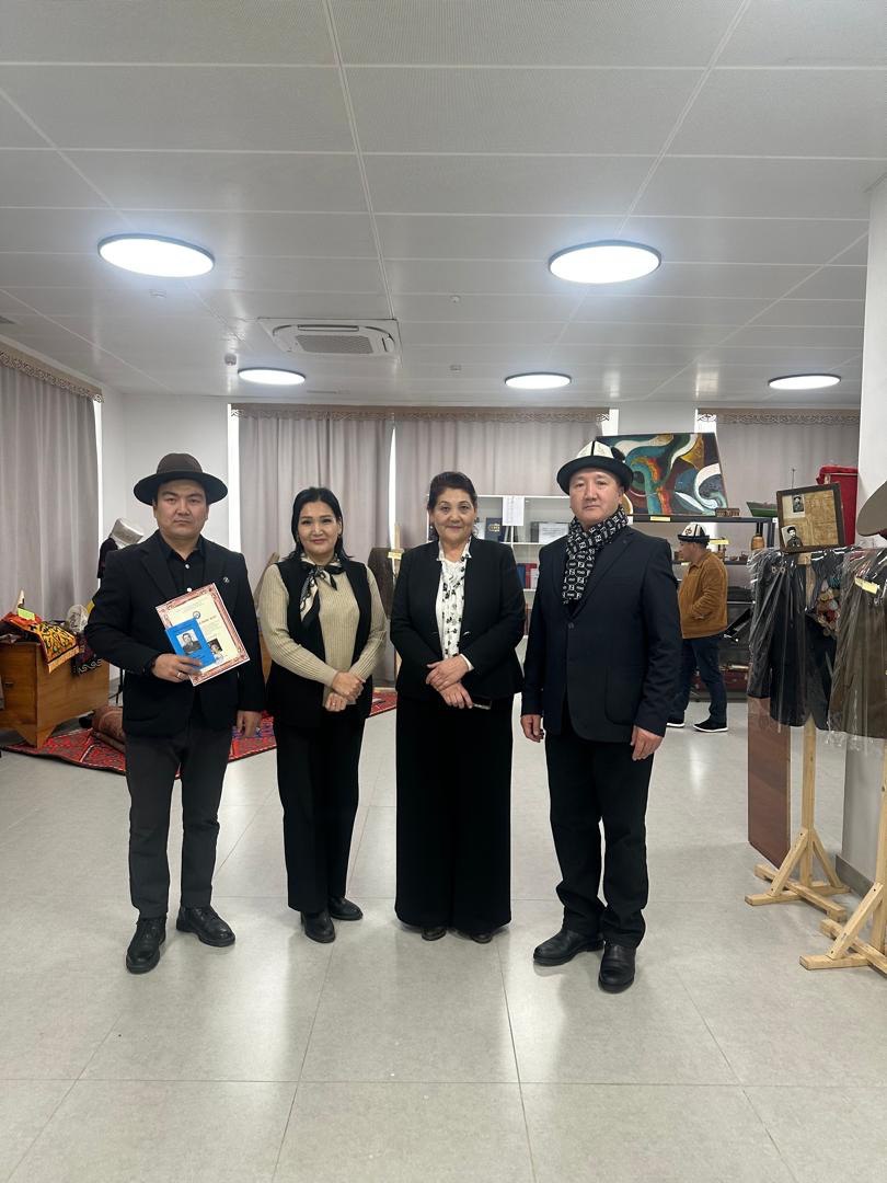 photo_5424703261932983058_y