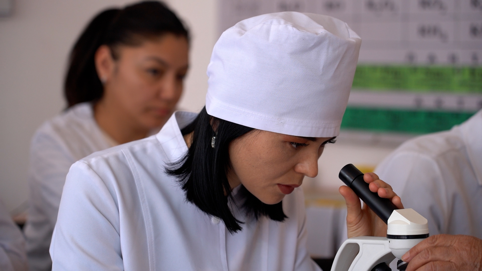 дилноза  ийгилик жараткан стутен .00_17_05_43.Still006