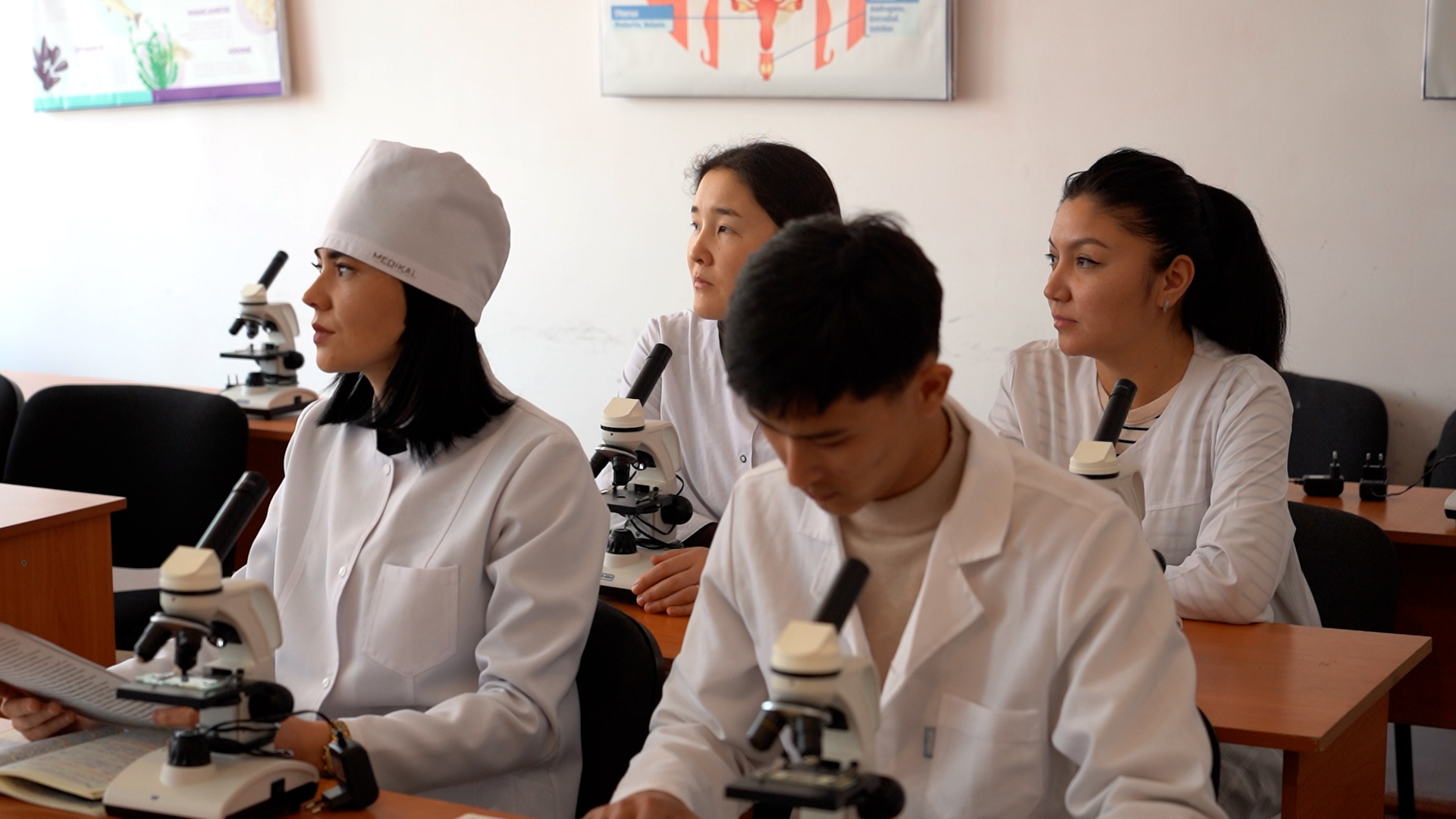 дилноза  ийгилик жараткан стутен .00_19_25_14.Still008