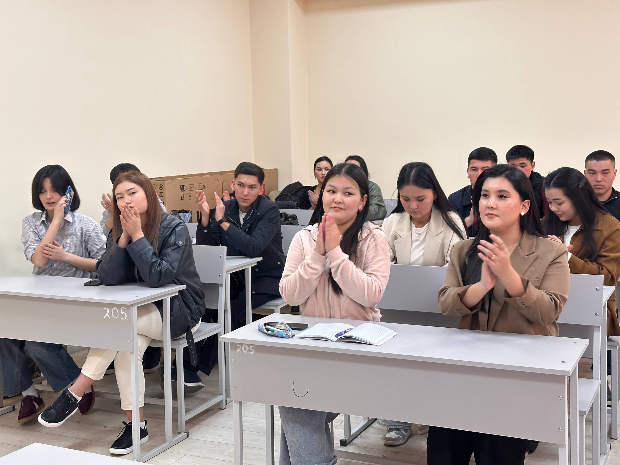 photo_5255947532947362806_w