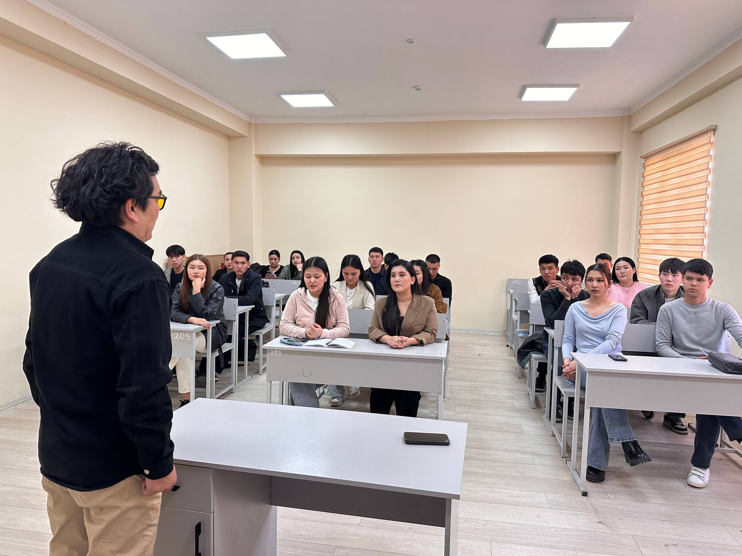 photo_5255947532947362801_w