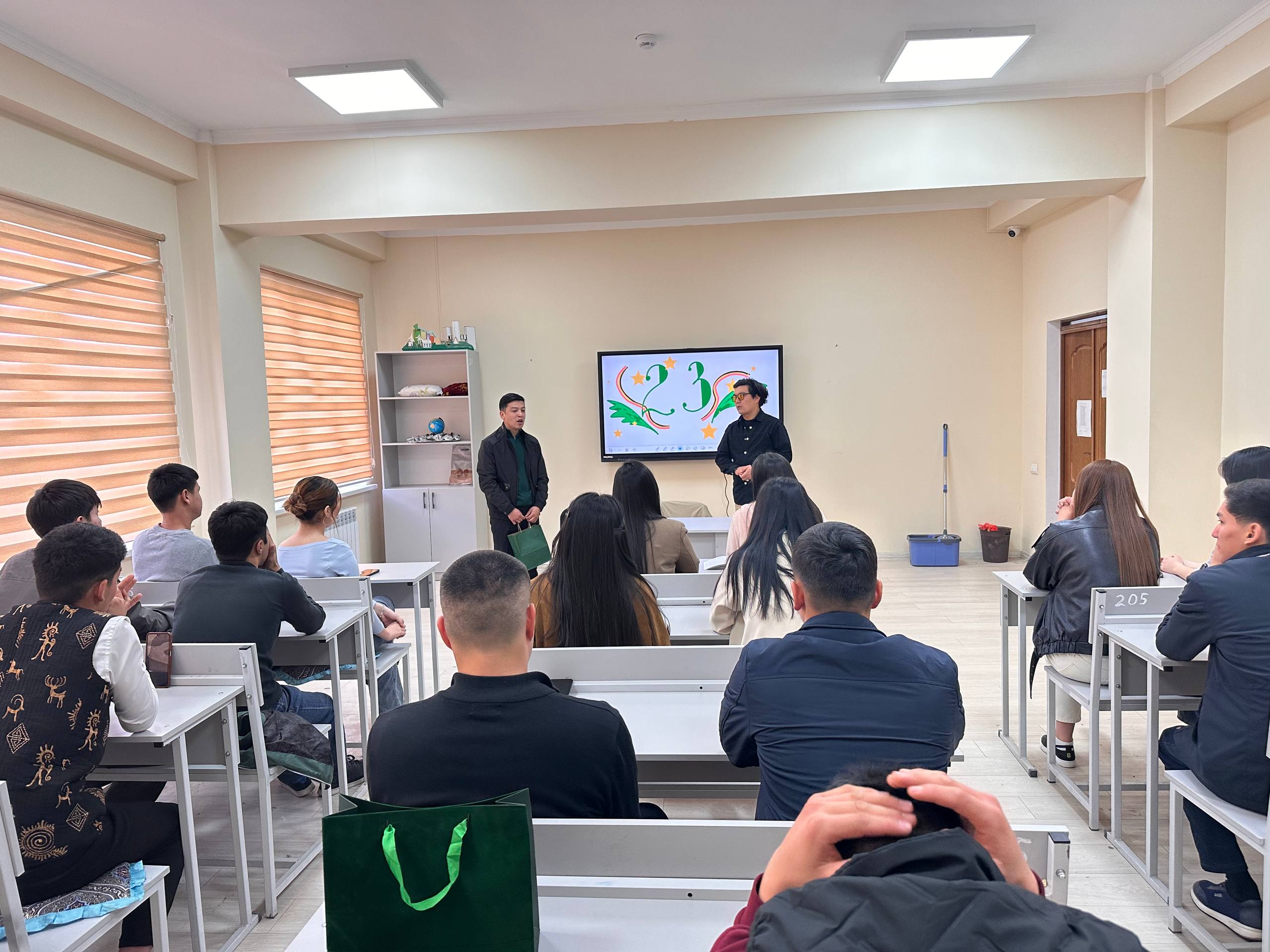 photo_5255947532947362803_w