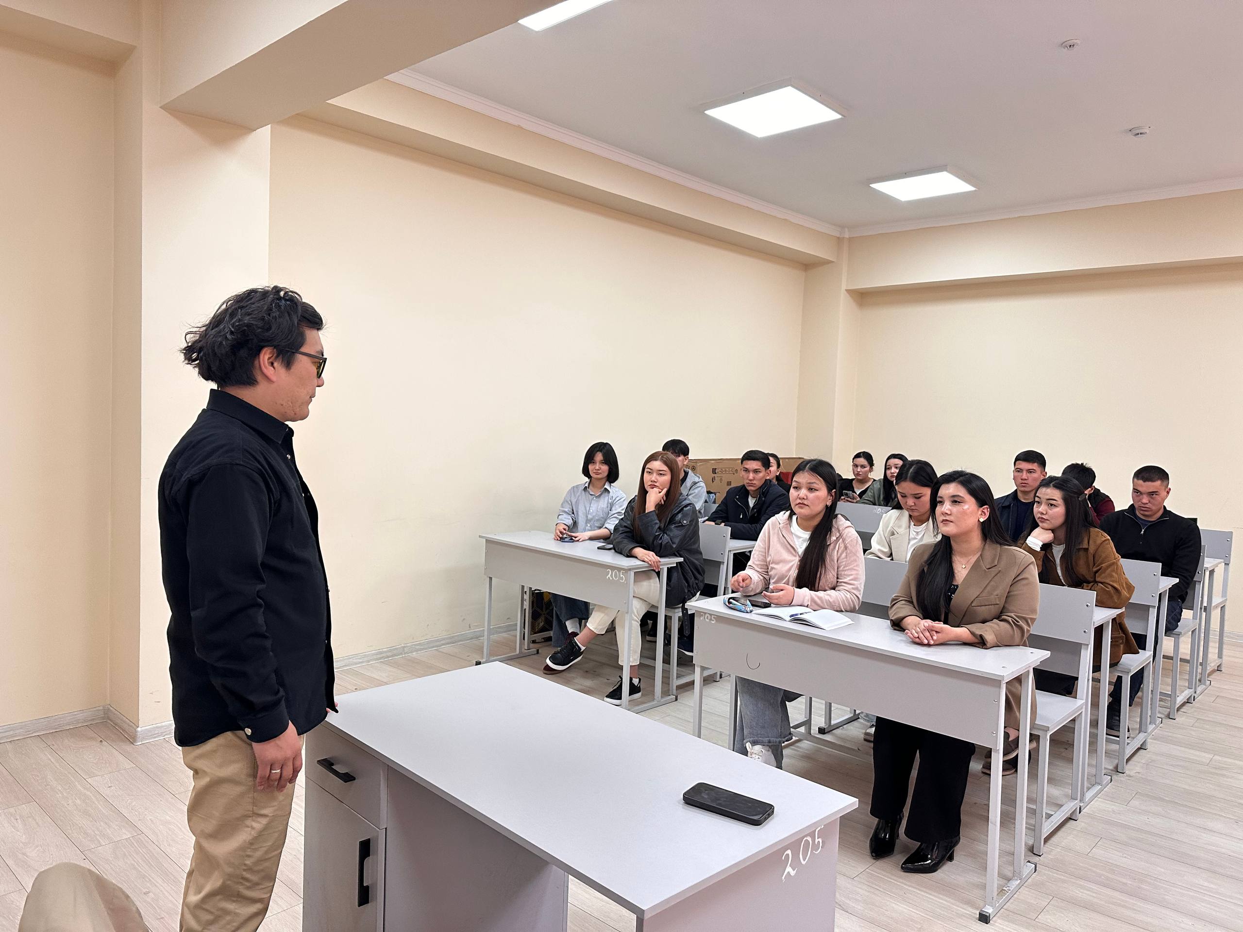 photo_5255947532947362802_w