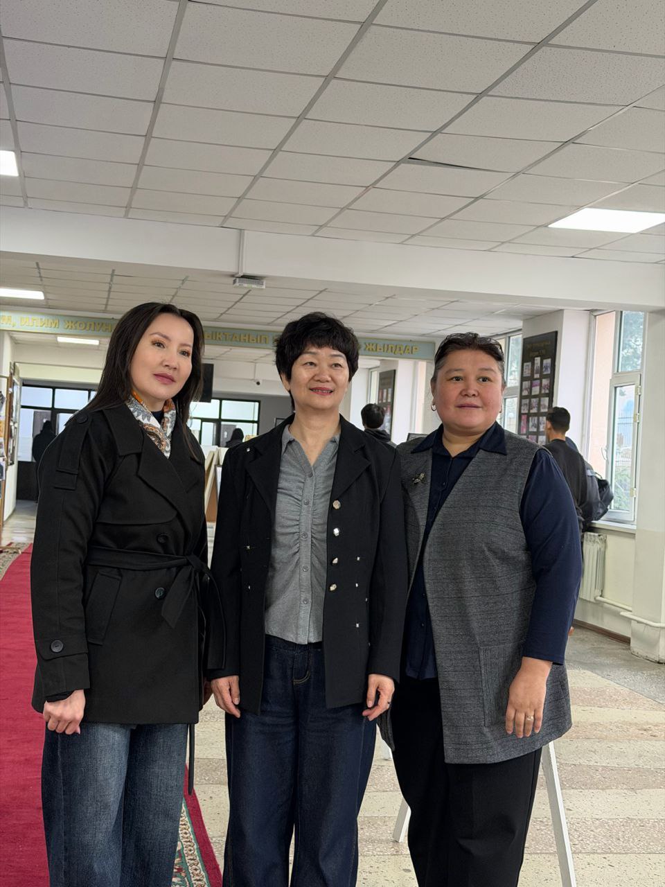 photo_5262699608083730839_y