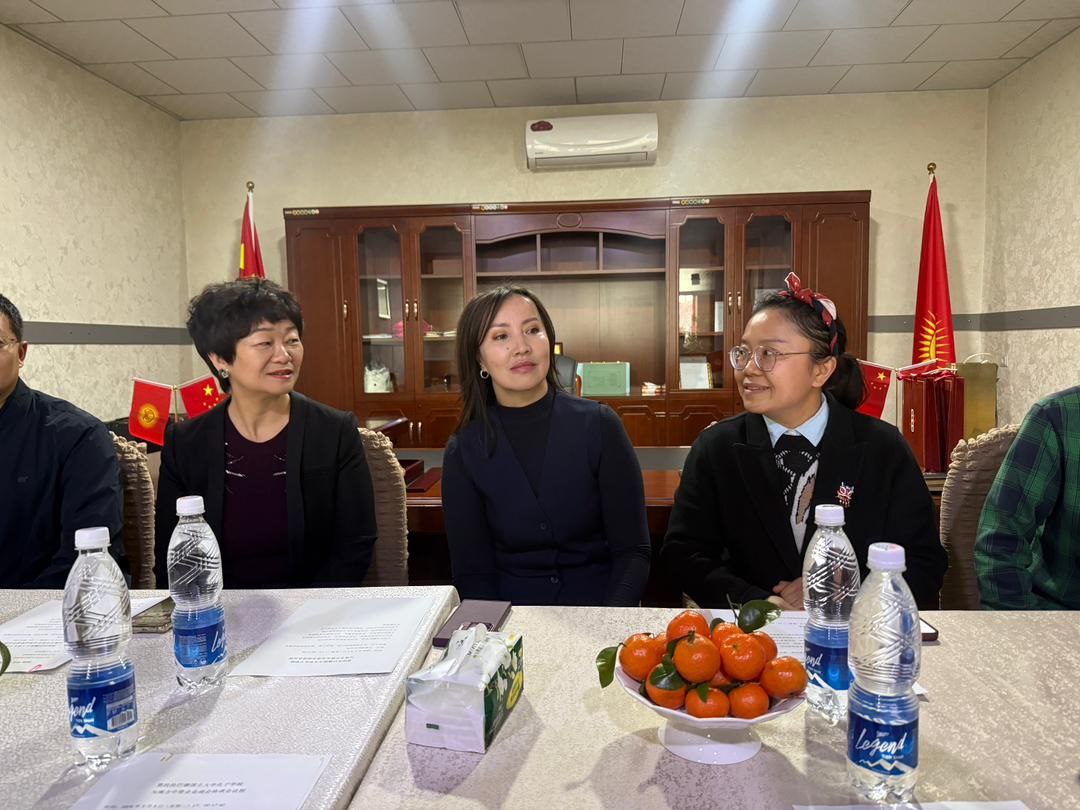 photo_5278477501158069330_y