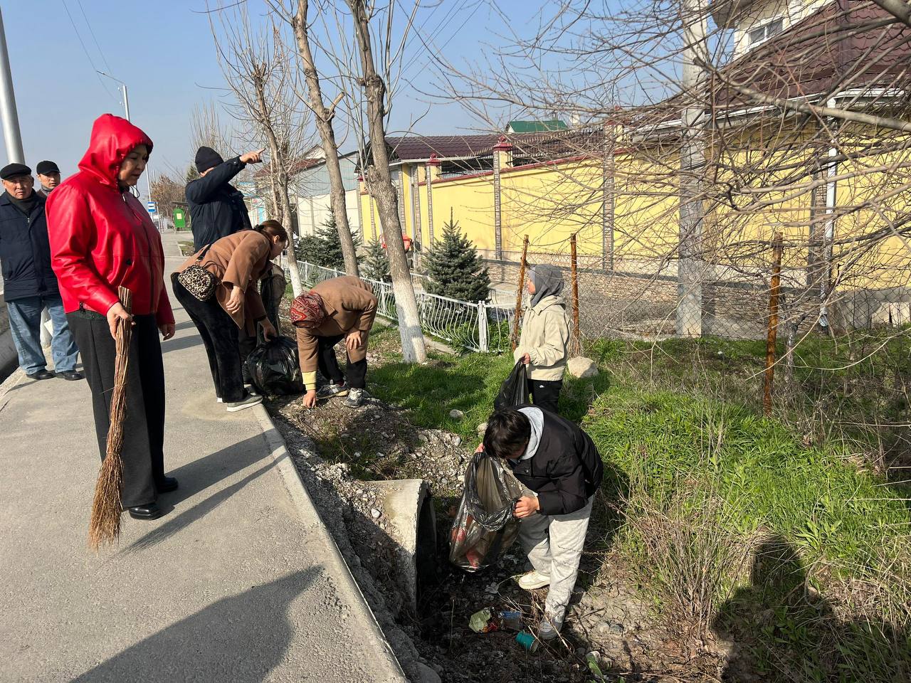 photo_5307799680974525111_y