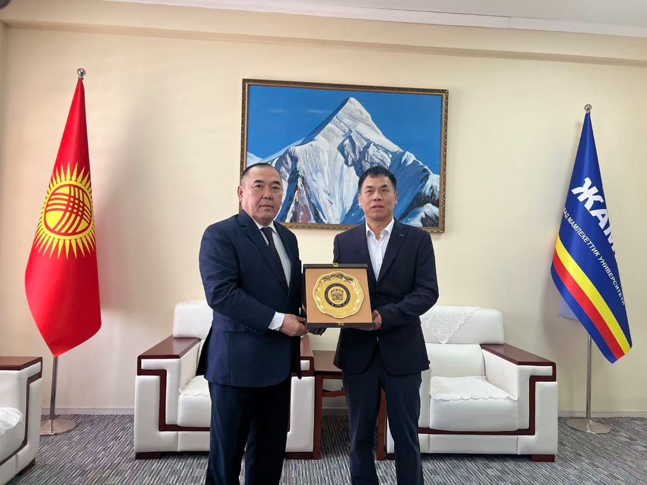 photo_5321050260673074311_y