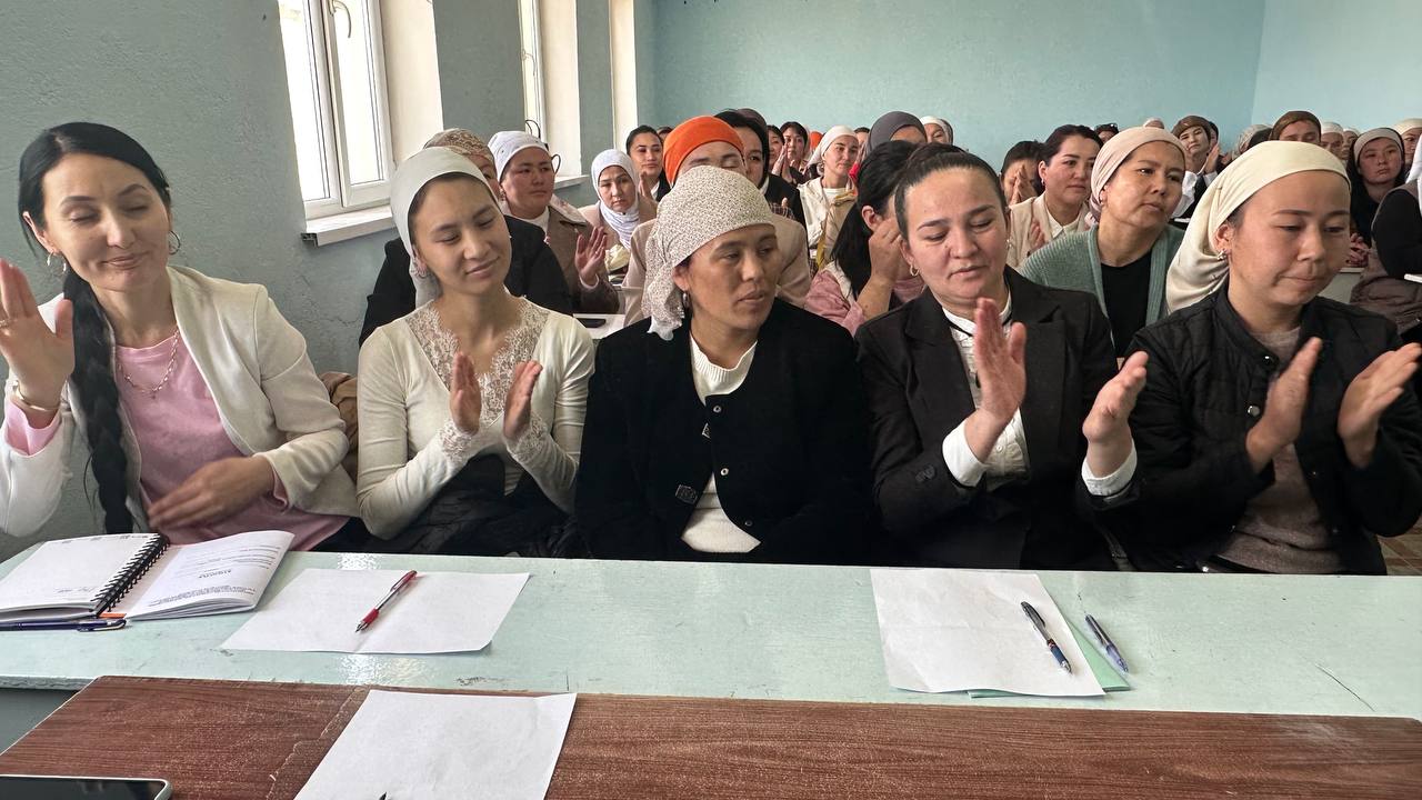 photo_5318780520780993961_y