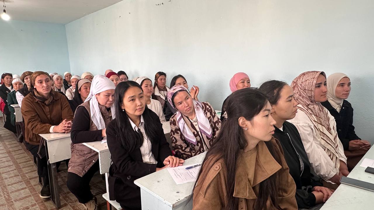 photo_5318780520780993959_y