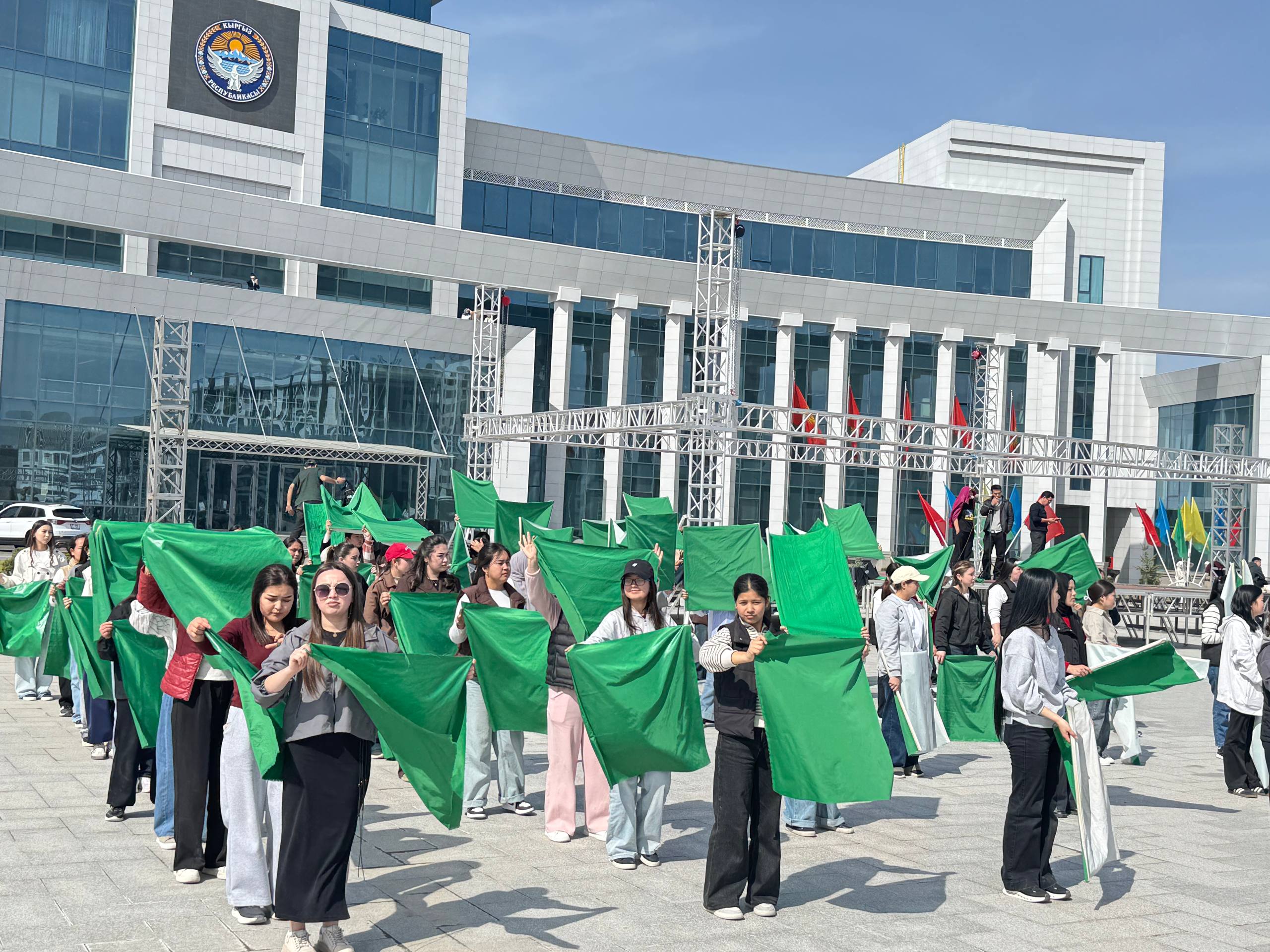 photo_5321174028745643267_w