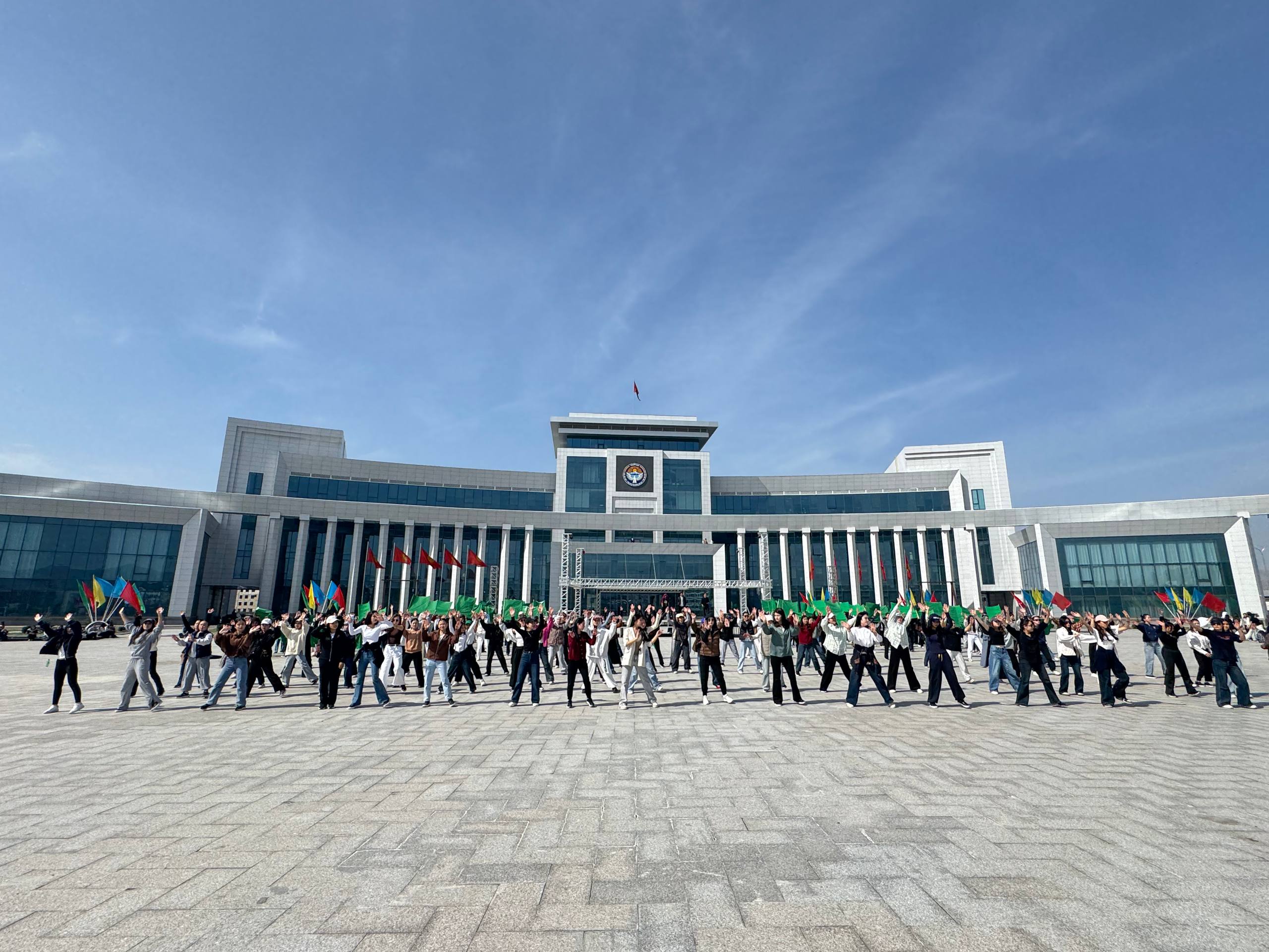 photo_5321174028745643265_w