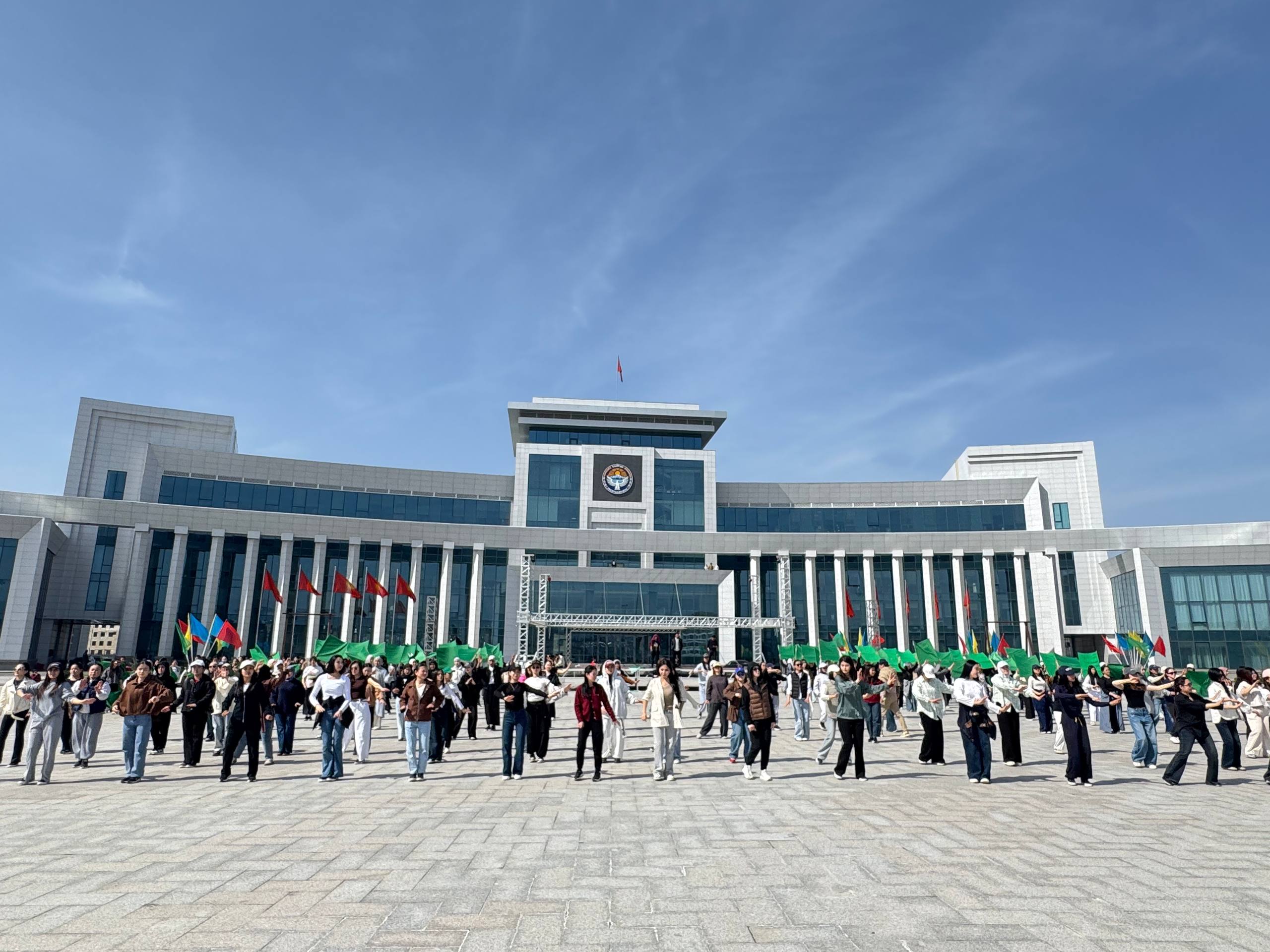 photo_5321174028745643264_w