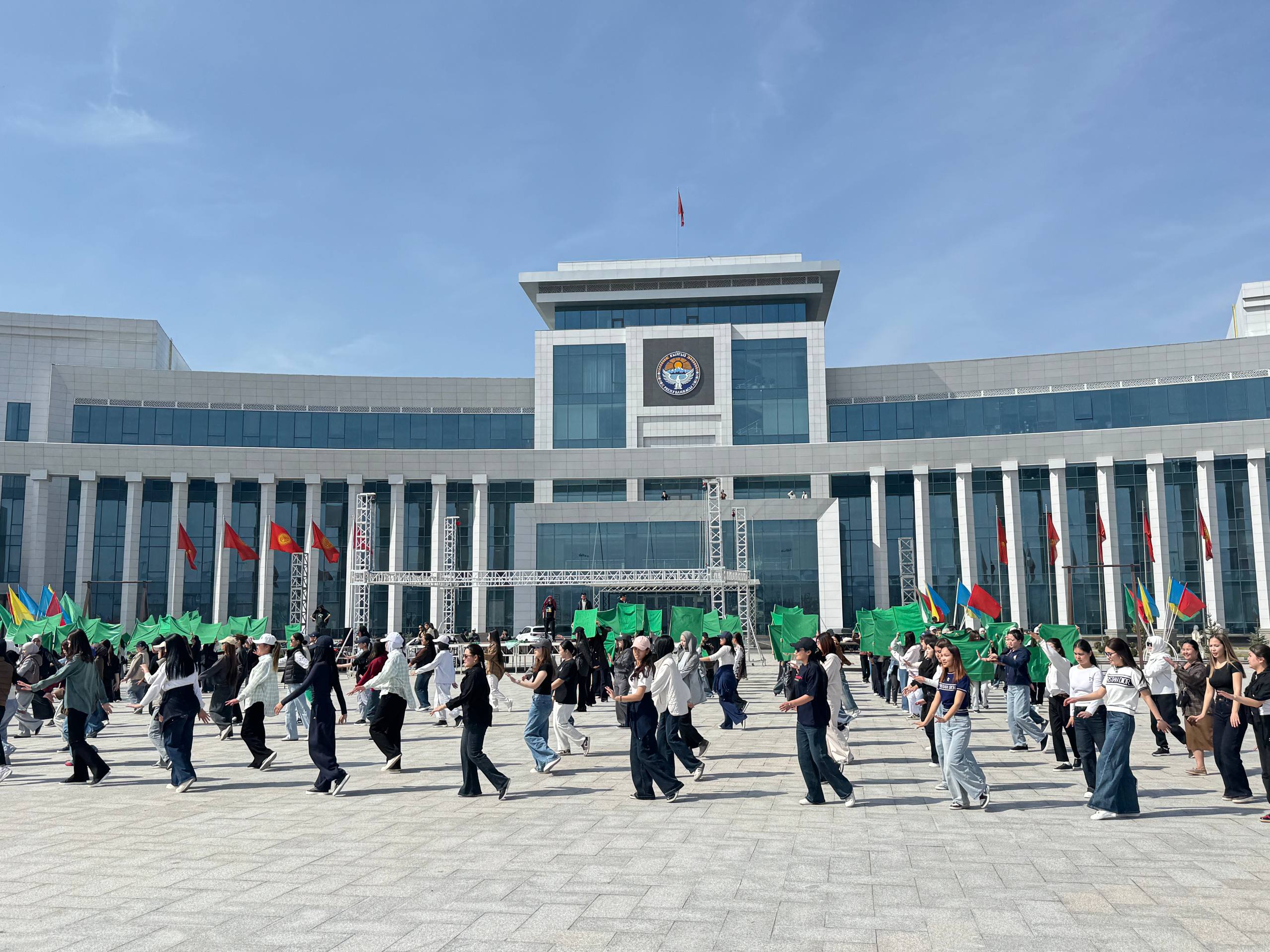 photo_5321174028745643263_w