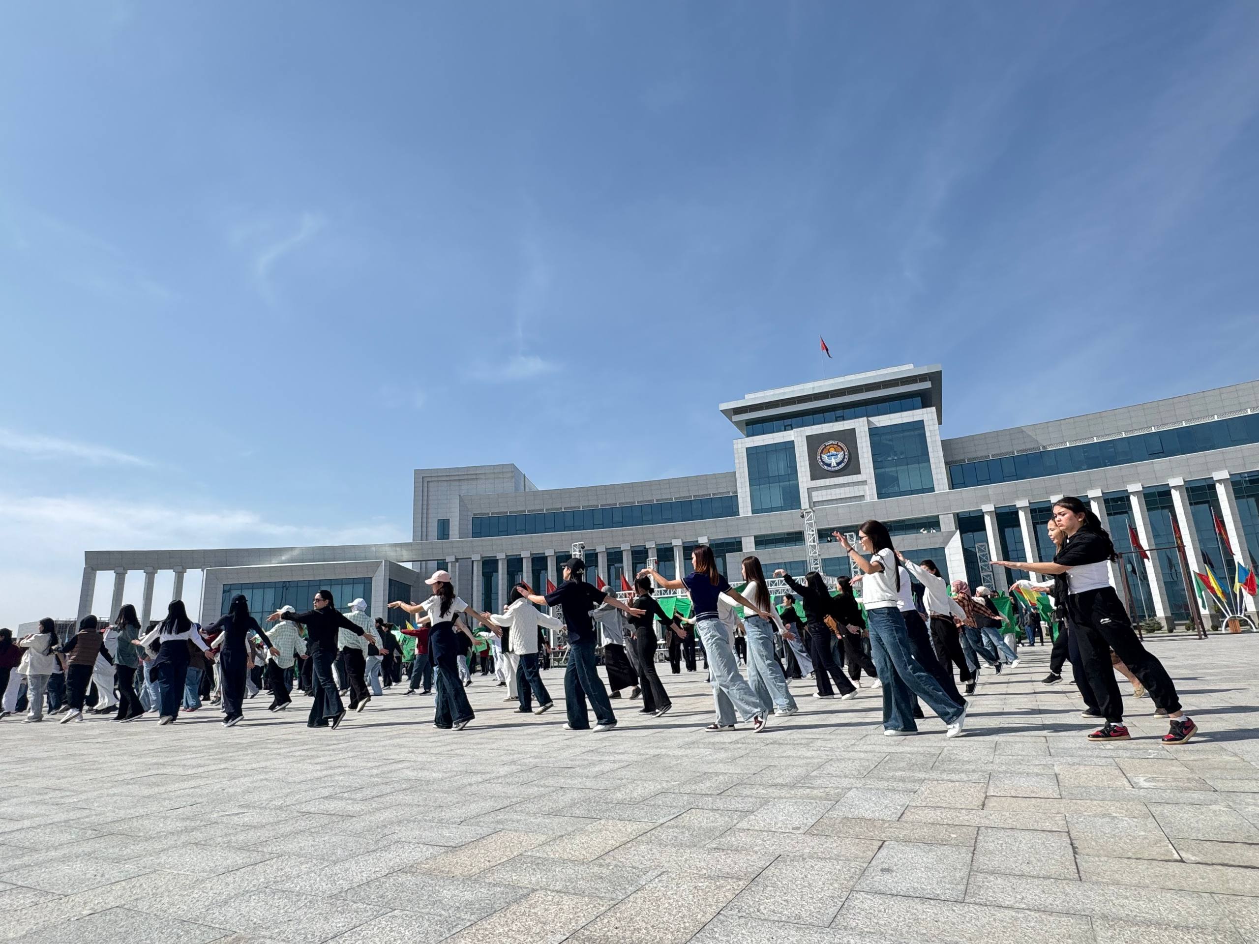 photo_5321174028745643262_w