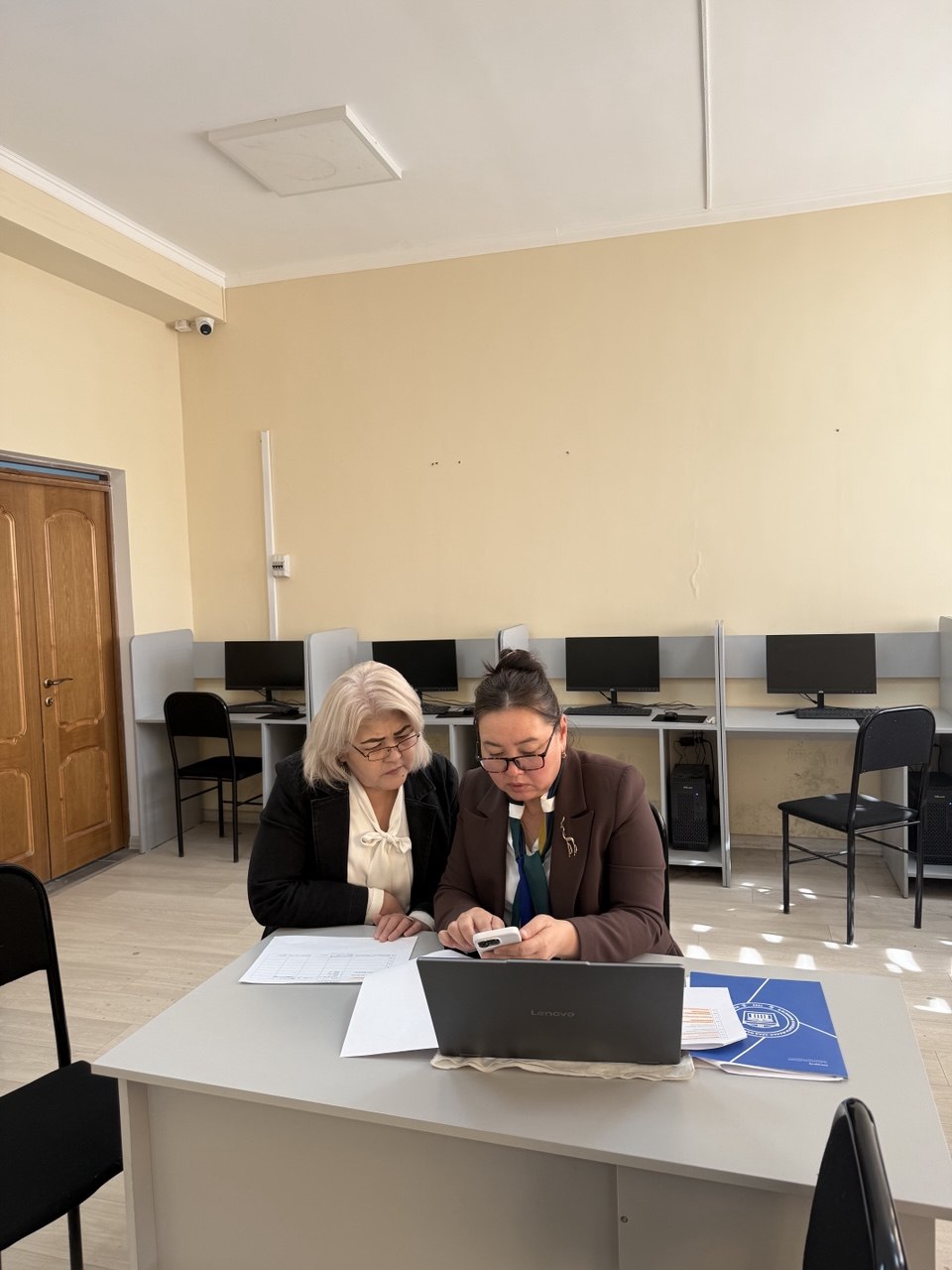 photo_5379712306981311353_y