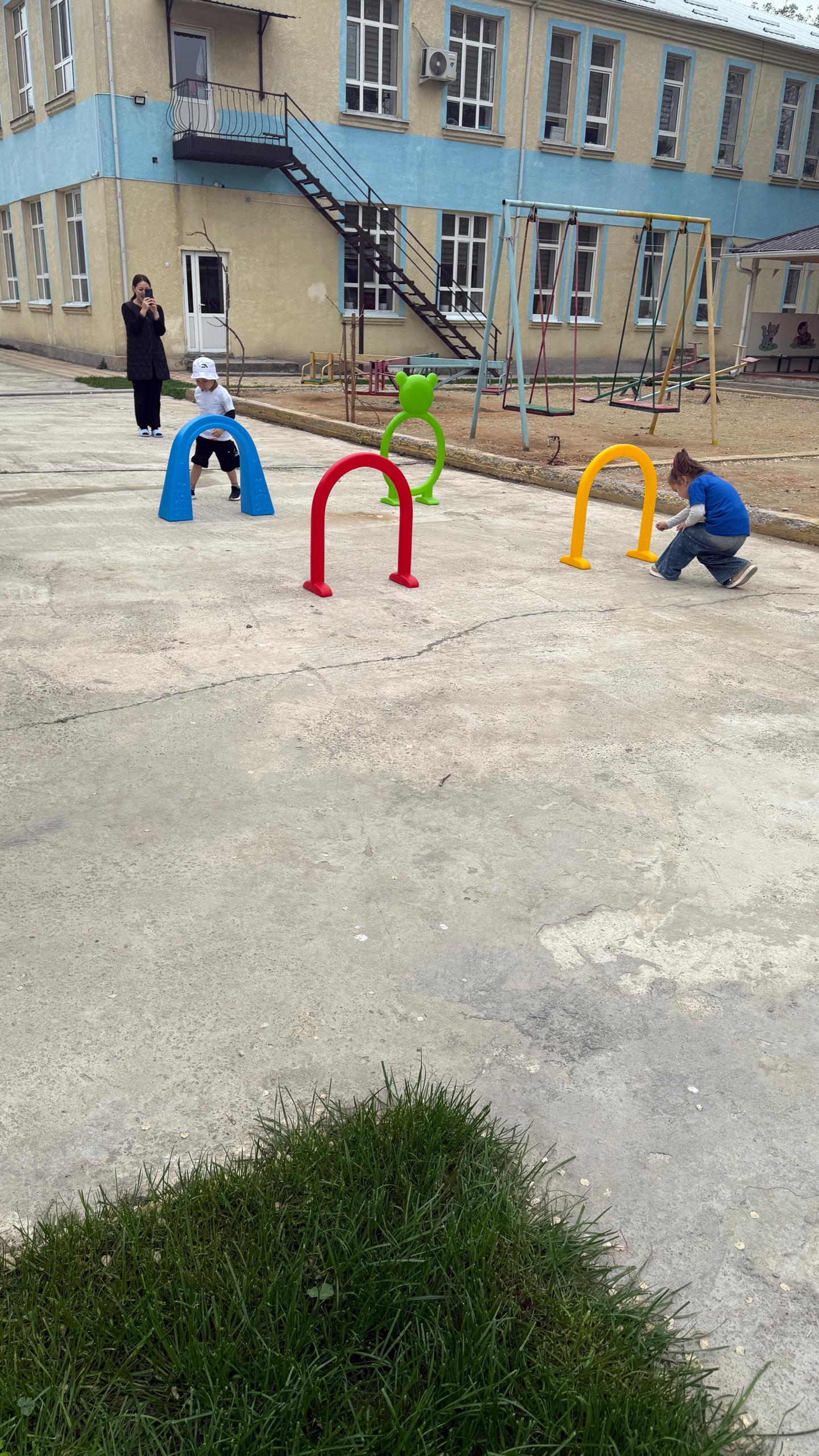 деннс