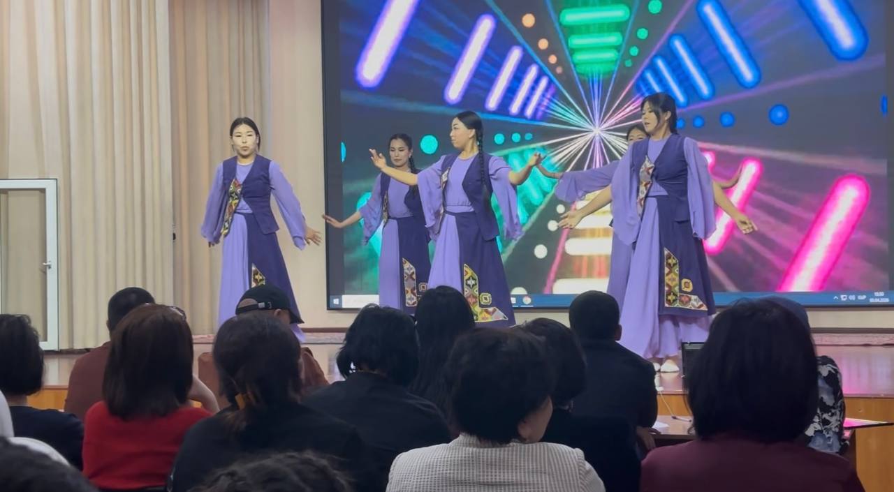 photo_5379769919672621359_y