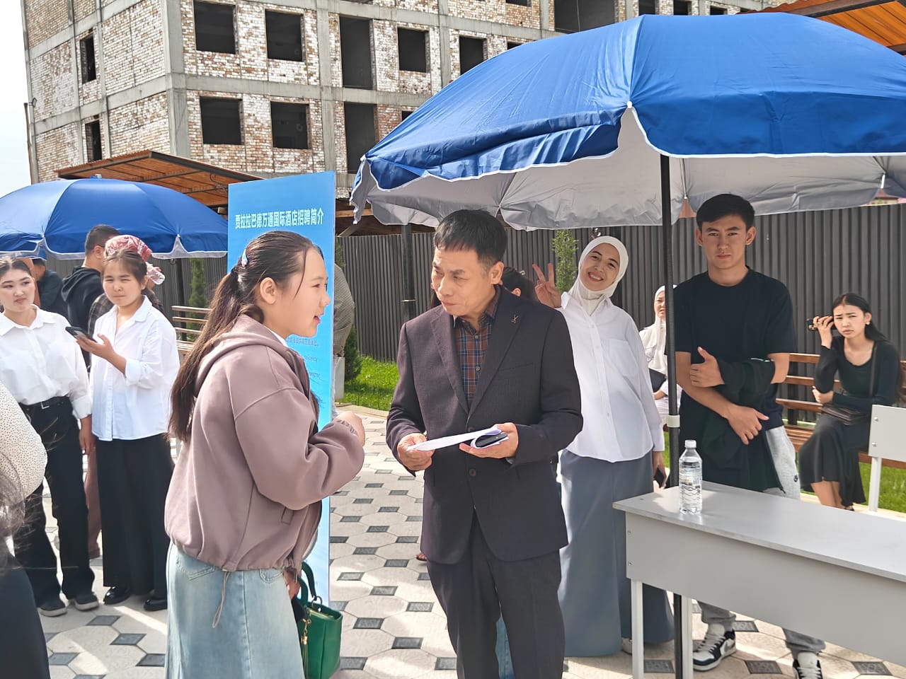 06bcacdb-4142-481a-b2f1-2da17d27e5be